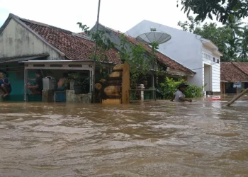 Banjir di Carita dan Labuan Akibat Tanggul Banyubiru Jebol