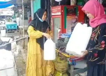 Minyak Goreng Curah Dicari, Pedagang Jeriken di Lebak Ikut Ketiban Rezeki