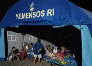 Sebagian masyarakat terdampak banjir Labuan, masih bertahan di tenda pengungsian, Desa Teluk, Kecamatan Labuan, Kabupaten Pandeglang, Sabtu (19/3/2022). (ISTIMEWA)