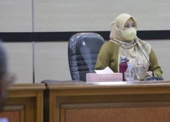 Bupati Pandeglang, Irna Narulita, sedang memimpin Rakor bersama jajarannya, di Aula Setda Pandeglang, Senin (14/3/2022). (ISTIMEWA)