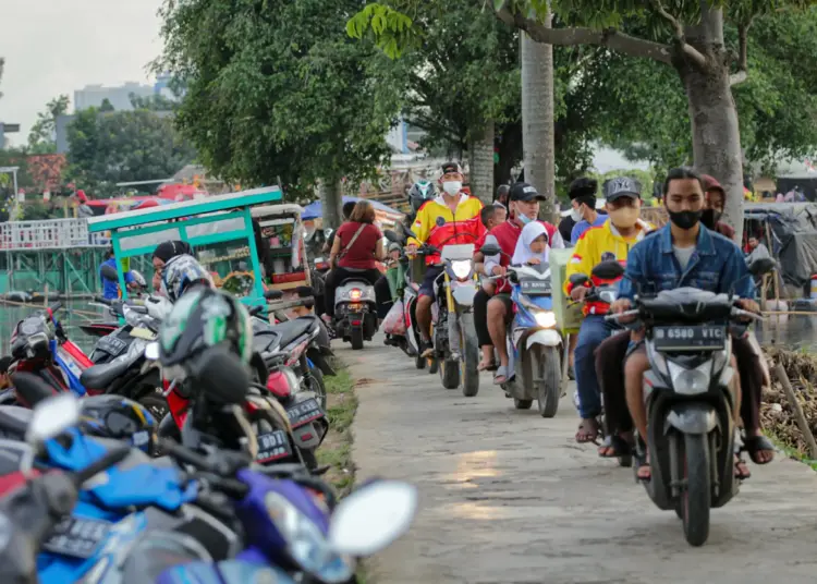 Foto Wisata Situ Cipondoh Ramai Saat Libur Nyepi