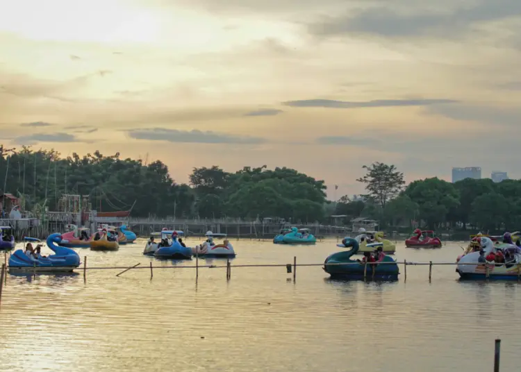 Foto Wisata Situ Cipondoh Ramai Saat Libur Nyepi