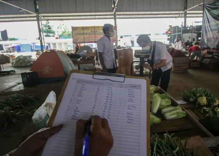 Foto Uji Tera Alat Ukur Timbang Pedagang Pasar Jatiuwung