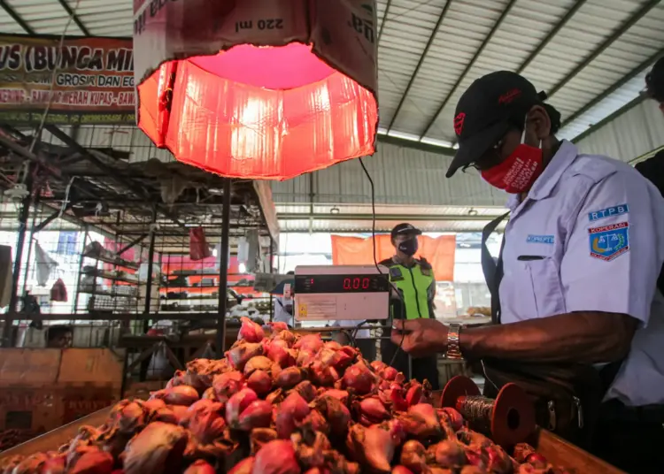 Foto Uji Tera Alat Ukur Timbang Pedagang Pasar Jatiuwung