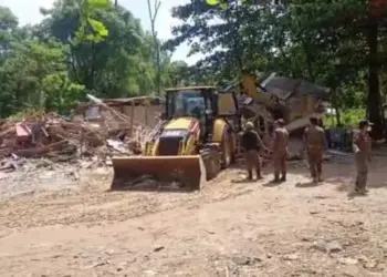 Membandel, 25 Warung Remang-remang di Bayah Lebak Diratakan Aparat