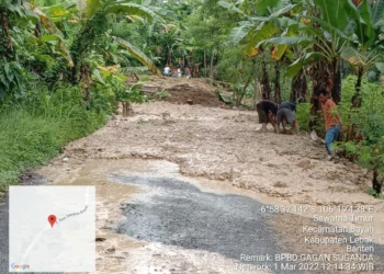 Jalan Bayah-Cibareno di Kabupaten Lebak Tertimbun Longsor