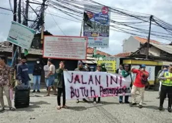 Gelar Aksi Masyarakat Minta Jalan Garuda Batuceper Diperbaiki