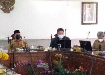 Sekda Kabupaten Serang, Tb Entus Mahmud Sahiri, menyosilisasikan terkait TPP, kepada para ASN di lingkungan Pemkab Serang, Selasa (29/3/2022). (ISTIMEWA)