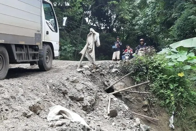 Akibat Pergerakan Tanah, Jalan Tanjakan Tajur LebakRawan Timbulkan Kecelakaan