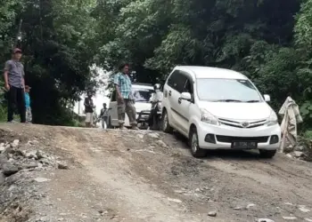 Jalan Tanjakan Tajur Lebak Diperbaiki, Lalin Sampai- Cileles Dialihkan