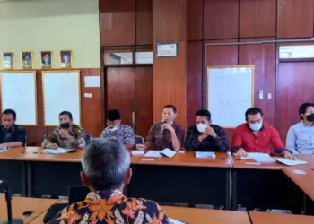 Jajaran Perumda Tirta Al Bantani, menggelar Rapat Koordinasi (Rakor) terkait pembentukan Peraturan Direksi, tentang pengadaan barang dan jasa. (ISTIMEWA)