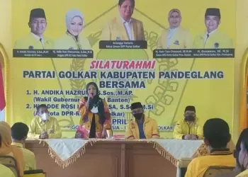 Anggota DPR RI Fraksi Partai Golkar Dapil Lebak-Pandeglang, Adde Rosi Khairunnisa, menghadiri acara silaturahmi dan reses, di Kantor DPD Golkar Pandeglang, Minggu (24/4/2022). (NIPAL SUTIANA/SATELITNEWS.ID)