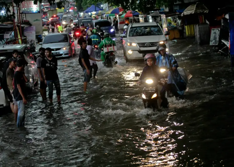 Foto Banjir di Jalan Cemara Raya Karawaci, Kota Tangerang