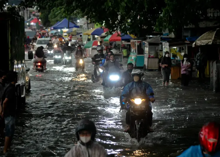 Foto Banjir di Jalan Cemara Raya Karawaci, Kota Tangerang