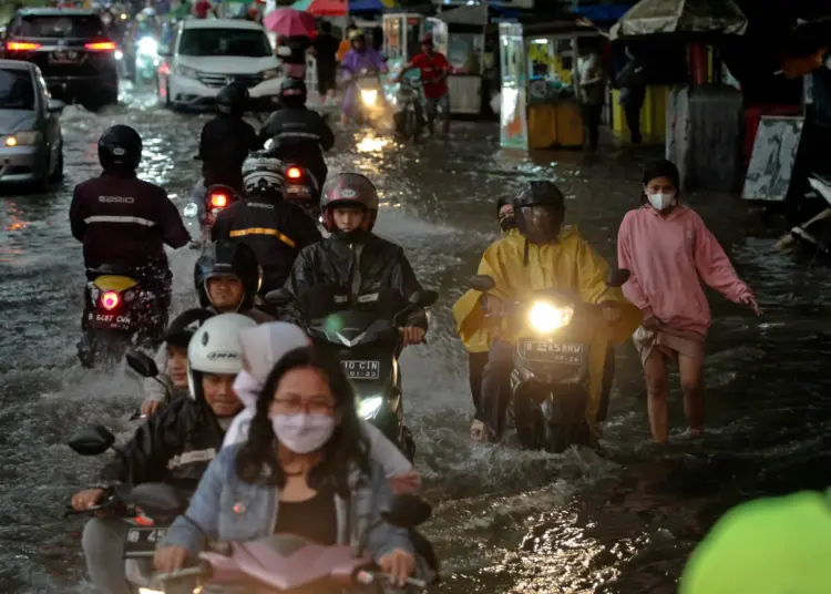 Foto Banjir di Jalan Cemara Raya Karawaci, Kota Tangerang