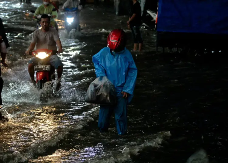 Foto Banjir di Jalan Cemara Raya Karawaci, Kota Tangerang