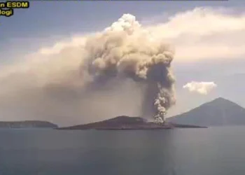 Pergerakan erupsi Gunung Anak Krakatau (GAK), kini masuk level siaga. (ISTIMEWA)