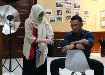 Andika Hazrumy Jadi Model Fotografer Disabilitas