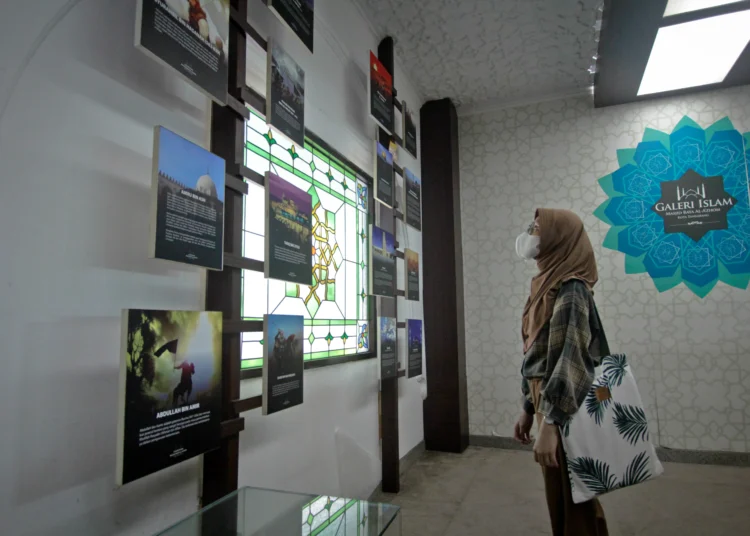 Foto Suasana Galeri Islam Masjid Al Azhom Saat Ramadan