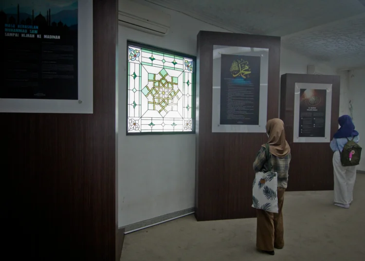 Foto Suasana Galeri Islam Masjid Al Azhom Saat Ramadan