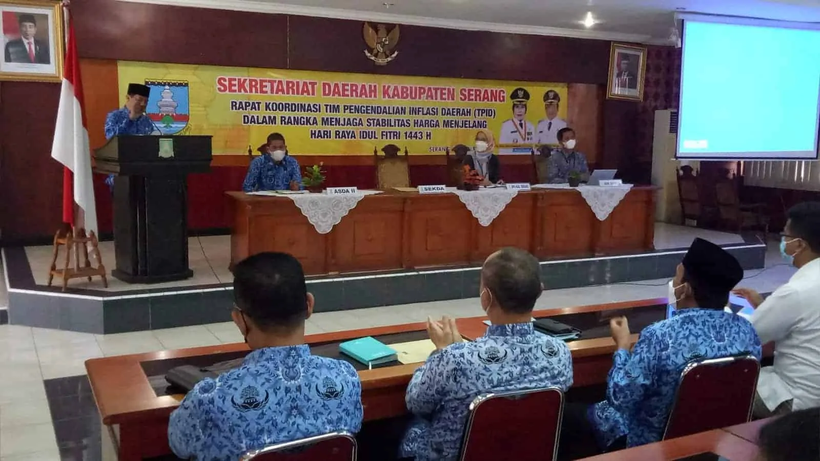 Sekda Kabupaten Serang Tubagus Entus Mahmud Sahiri, menyampaikan sambutan saat memimpin rakor TPID. (ISTIMEWA')