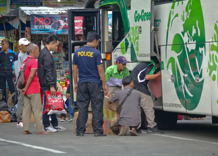 Foto Peningkatan Pemudik di Terminal Poris Plawad Kota Tangerang