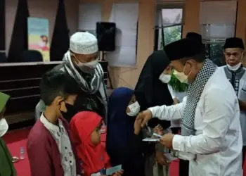 Peduli Anak Yatim, Kelurahan Karang Tengah Gelar Santunan dan Buka Bersama