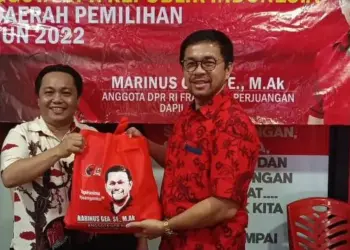 Bagikan 10 Ribu Paket Sembako Jelang Lebaran, Marinus Ajak Masyarakat Tetap Jaga Kesehatan