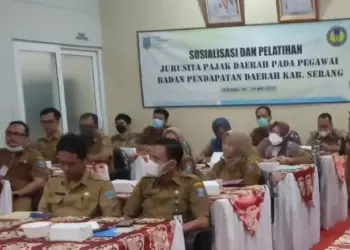 Puluhan pegawai Bapenda Kabupaten Serang, sedang mengikuti kegiatan sosialisasi dan pelatihan juru sita, Senin (30/5/2022). (ISTIMEWA)