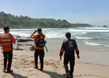 1 Santri Asal Pandeglang yang Hilang Tergulung Ombak di Lebak Belum Ditemukan