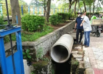 Badan Utilitas Halangi Arus Air di Jalan Teuku Umar Karawaci, Wali Kota Tangerang Ancam Bongkar