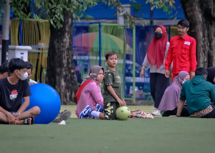 Foto Bermain di Alun-alun Kota Tangerang Saat Libur Sekolah