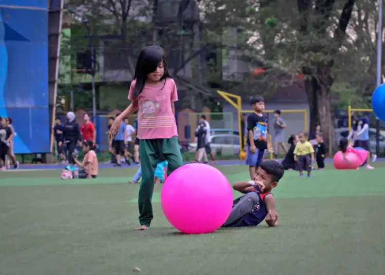 Foto Bermain di Alun-alun Kota Tangerang Saat Libur Sekolah