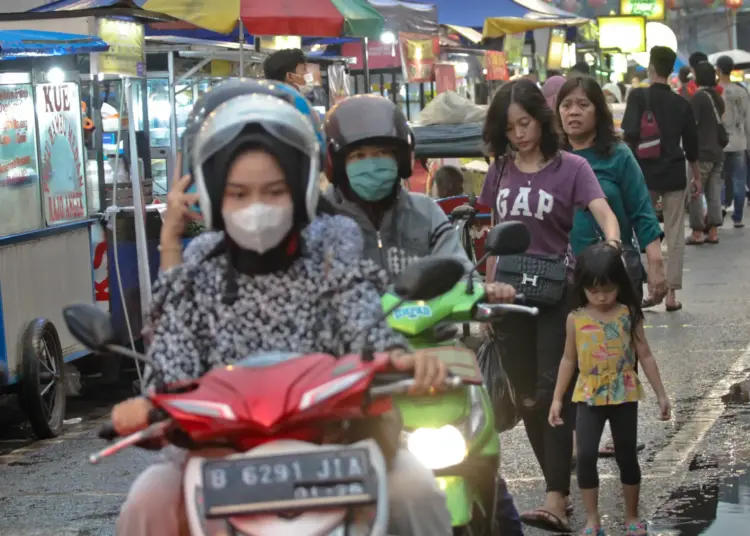 Foto Pelonggaran Kebijakan Bebas Masker di Area Terbuka