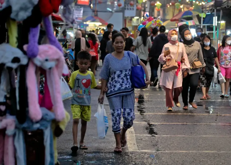 Foto Pelonggaran Kebijakan Bebas Masker di Area Terbuka