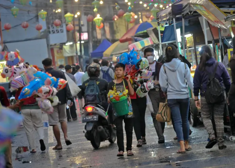 Foto Pelonggaran Kebijakan Bebas Masker di Area Terbuka