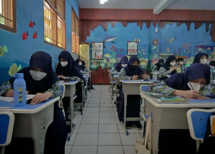 Foto Hari Pertama Sekolah di Kota Tangerang Usai Libur Lebaran