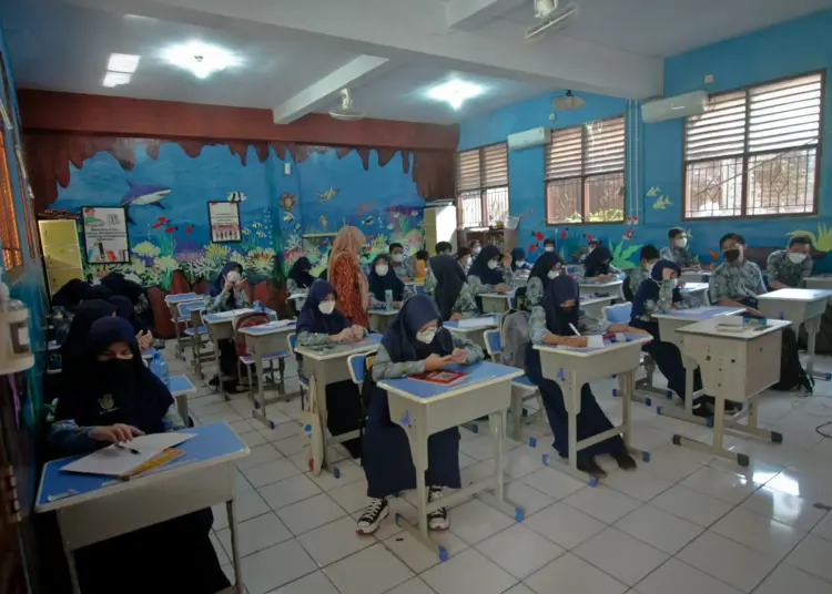 Foto Hari Pertama Sekolah di Kota Tangerang Usai Libur Lebaran