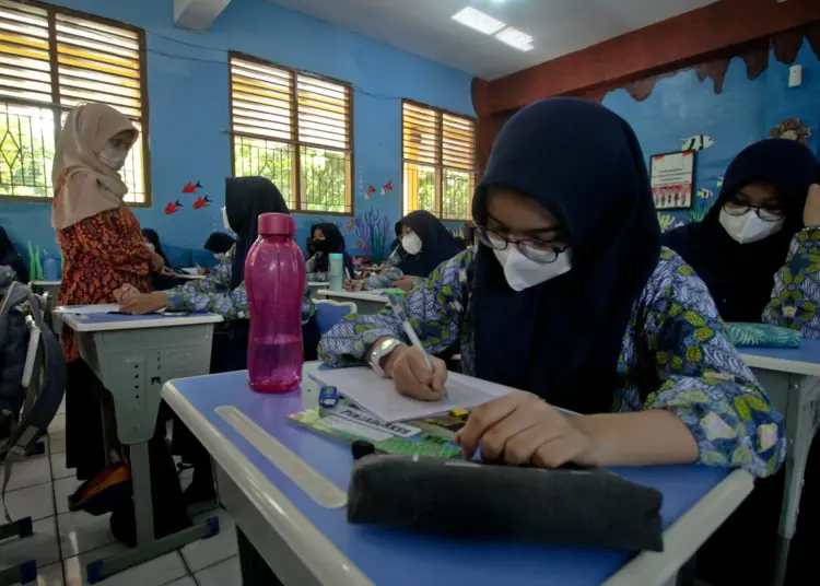 Foto Hari Pertama Sekolah di Kota Tangerang Usai Libur Lebaran