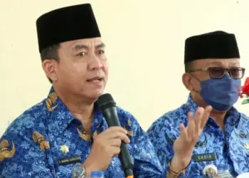 Plt Kepala DPMD Kabupaten Serang, Nanang Supriatna, sedang menggelar rapat koordinasi. (ISTIMEWA)