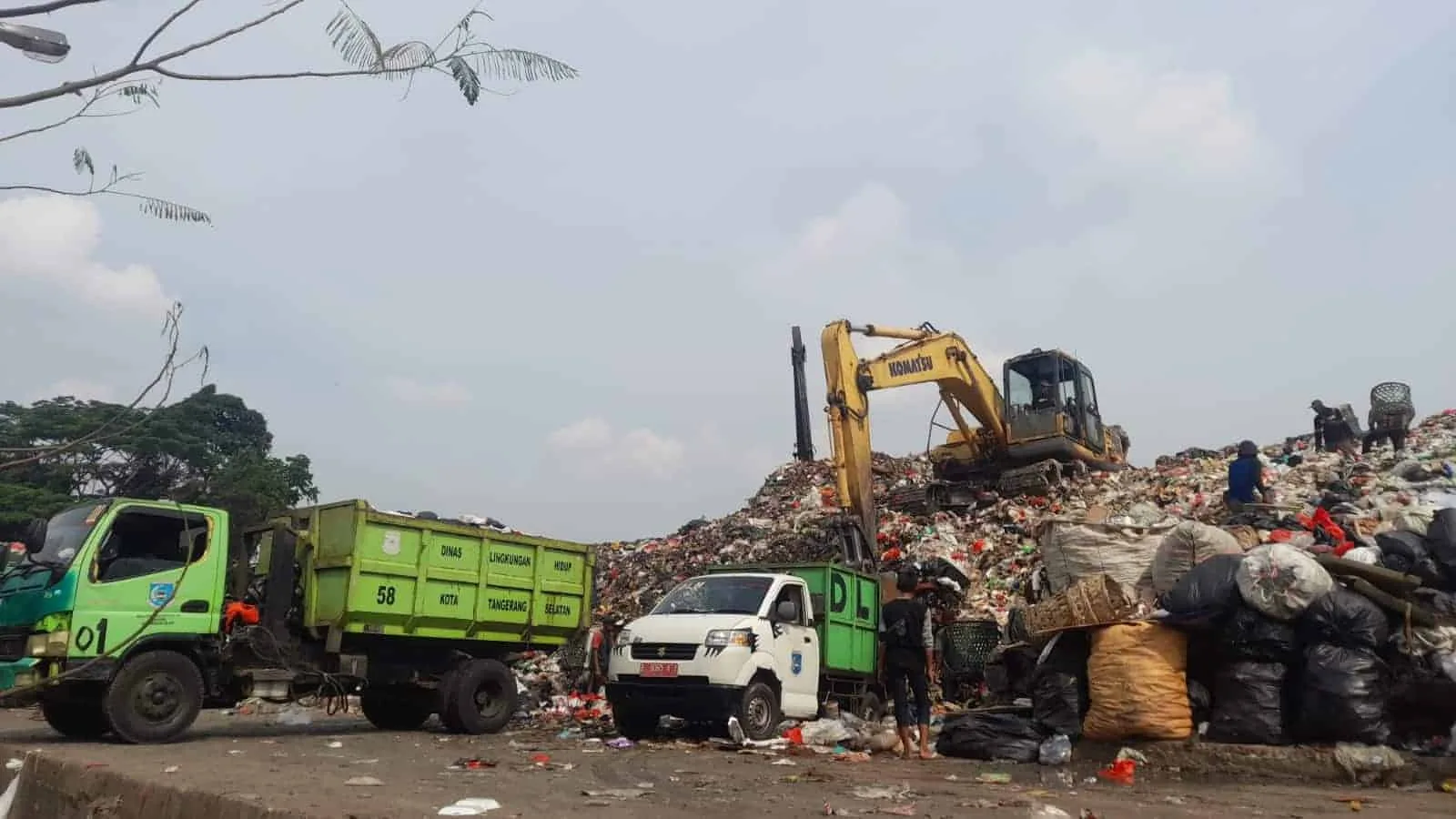 DLH Tangsel Buang Sampah ke Daerah Lain Pakai Uang Rakyat Rp 21 Miliar, Katanya Kota Modern!