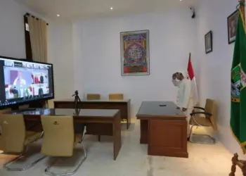 PJ Gubernur Banten Al Muktabar, mengikuti upacara Hari Lahir Pancasila, secara virtual dari Rumah Dinas Gubernuran, Rabu (1/6/2022).(ISTIMEWA)