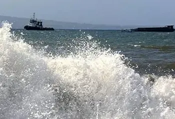 Gelombang tinggi di perairan Labuan, Kabupaten Pandeglang, capai 2 - 3 meter akibat cuaca ekstrim, Rabu (8/6/2022). (ISTIMEWA)