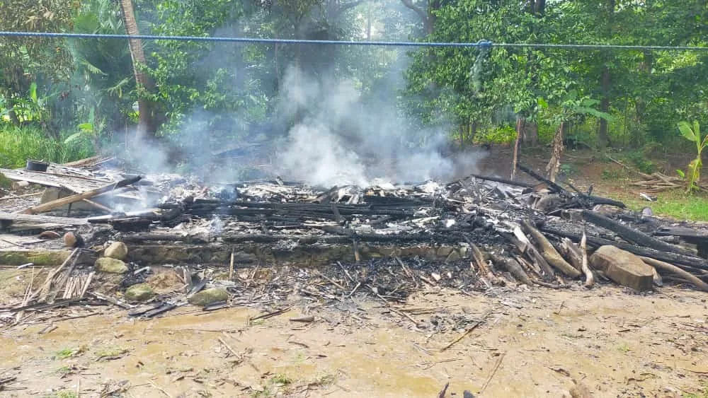 Rumah warga Kampung Cipining, Desa Tunggal Jaya,  Kecamatan Sumur, Kabupaten Pandeglang, rata dengan tanah akibat kebakaran, Senin (27/6/2022). (ISTIMEWA)