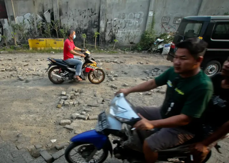 Foto Kerusakan Jalan HA Chaerudin Jatiuwung Kota Tangerang