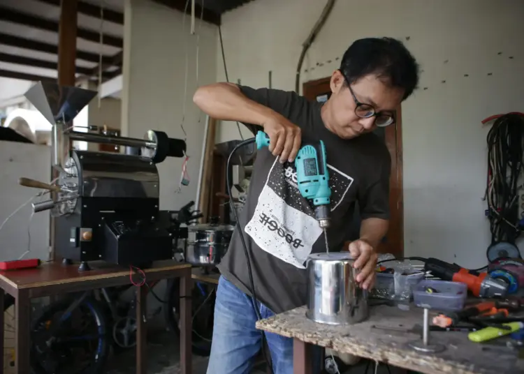 Foto Pembuatan Mesin Sangrai Kopi Karya Warga Tangerang