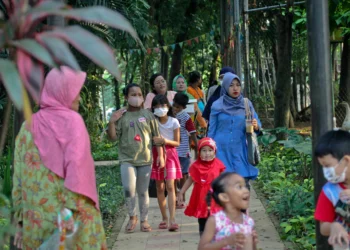 Foto Wisata Saat Libur Sekolah di Taman Hutan Kota