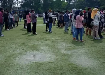 Begini Kondisi Rumput Sintetis Alun-Alun Ahmad Yani Usai Konser Kebangsaan Muhaimin Digelar