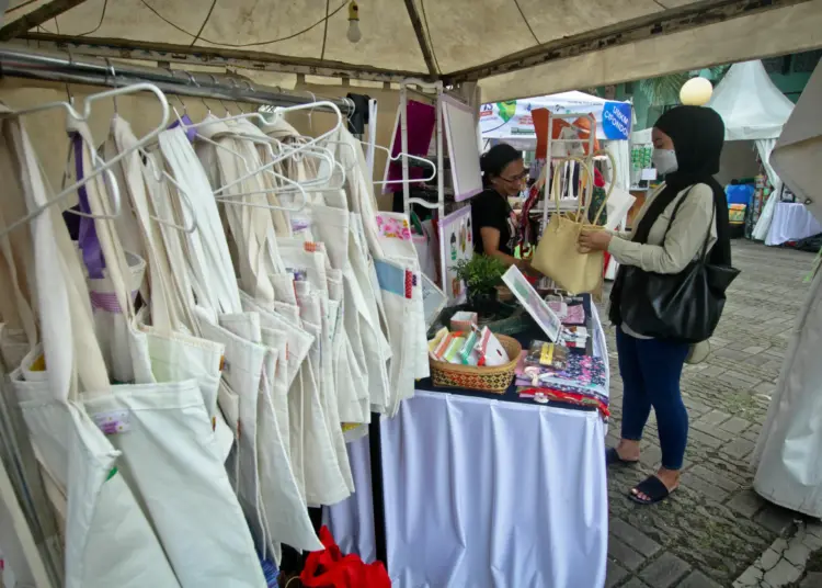 Foto Bazar UMKM di Masjid Al Azhom Kota Tangerang