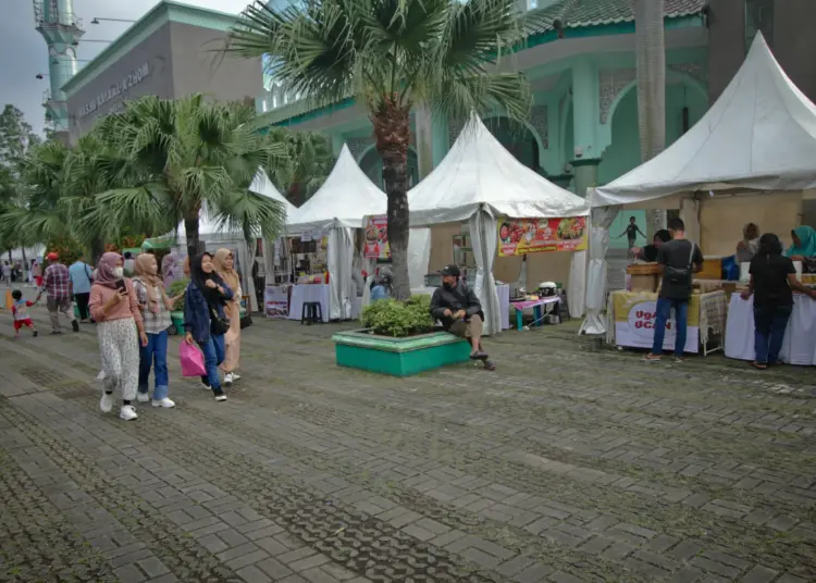 Foto Bazar UMKM di Masjid Al Azhom Kota Tangerang